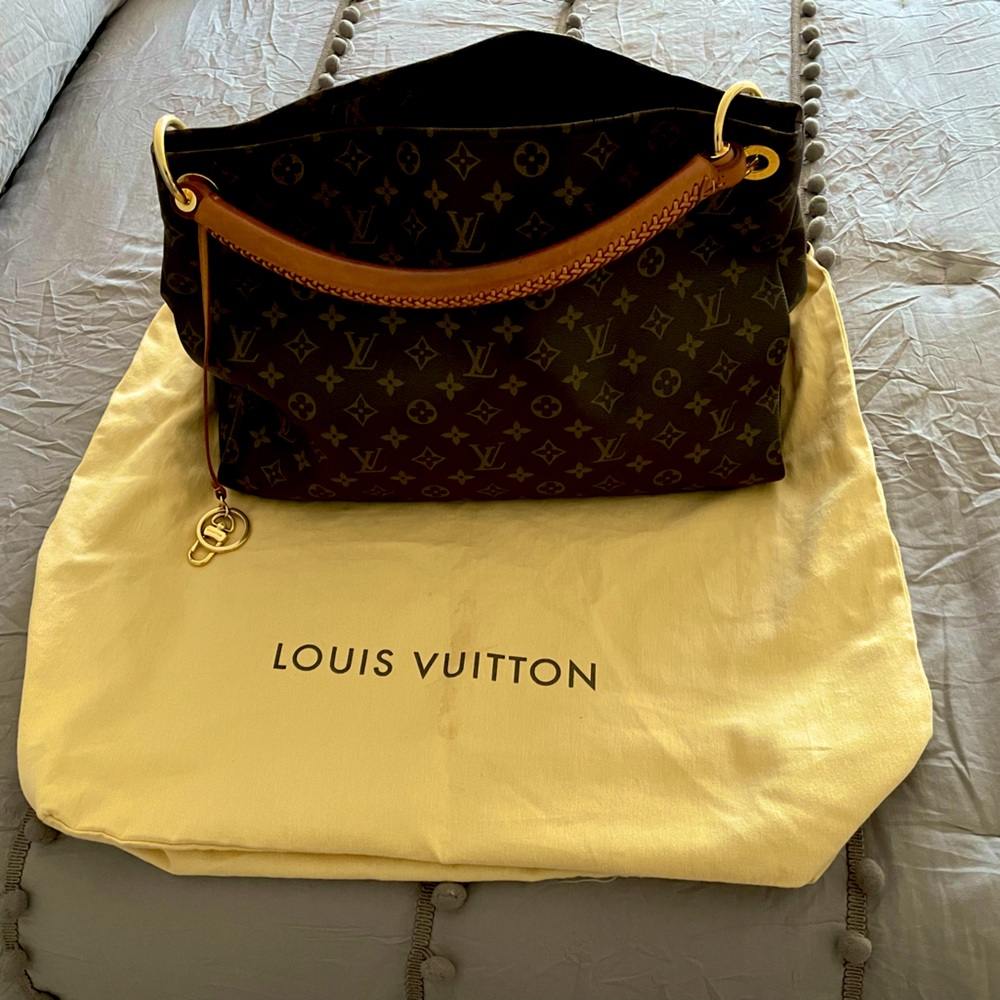 Louis Vuitton authentic Artsy MM